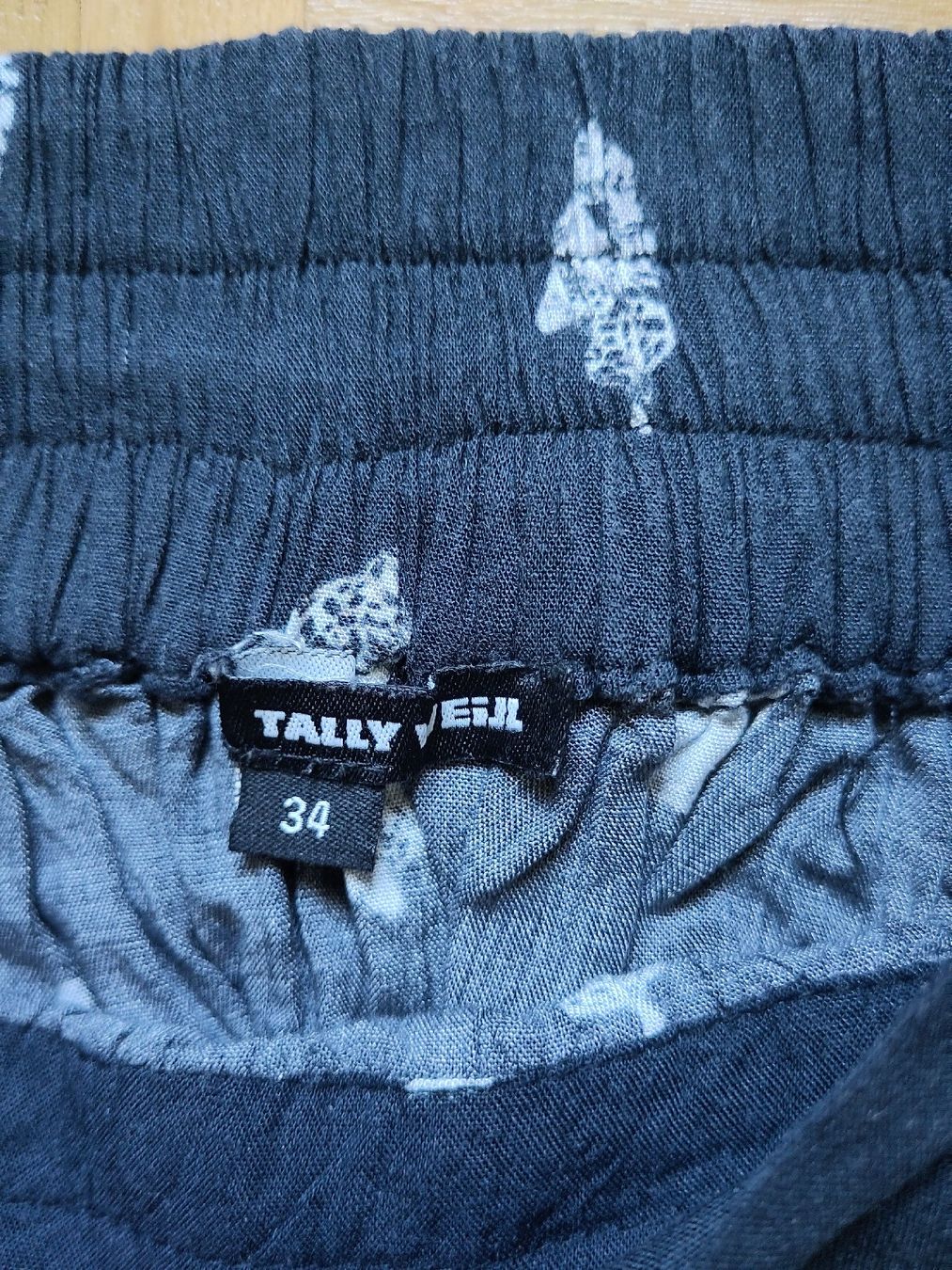 Tally Weijl Gonne: Rock aus Viscose mit Leopardenköpfen – Usato da Bern venduto da icanhearyoursmile 2