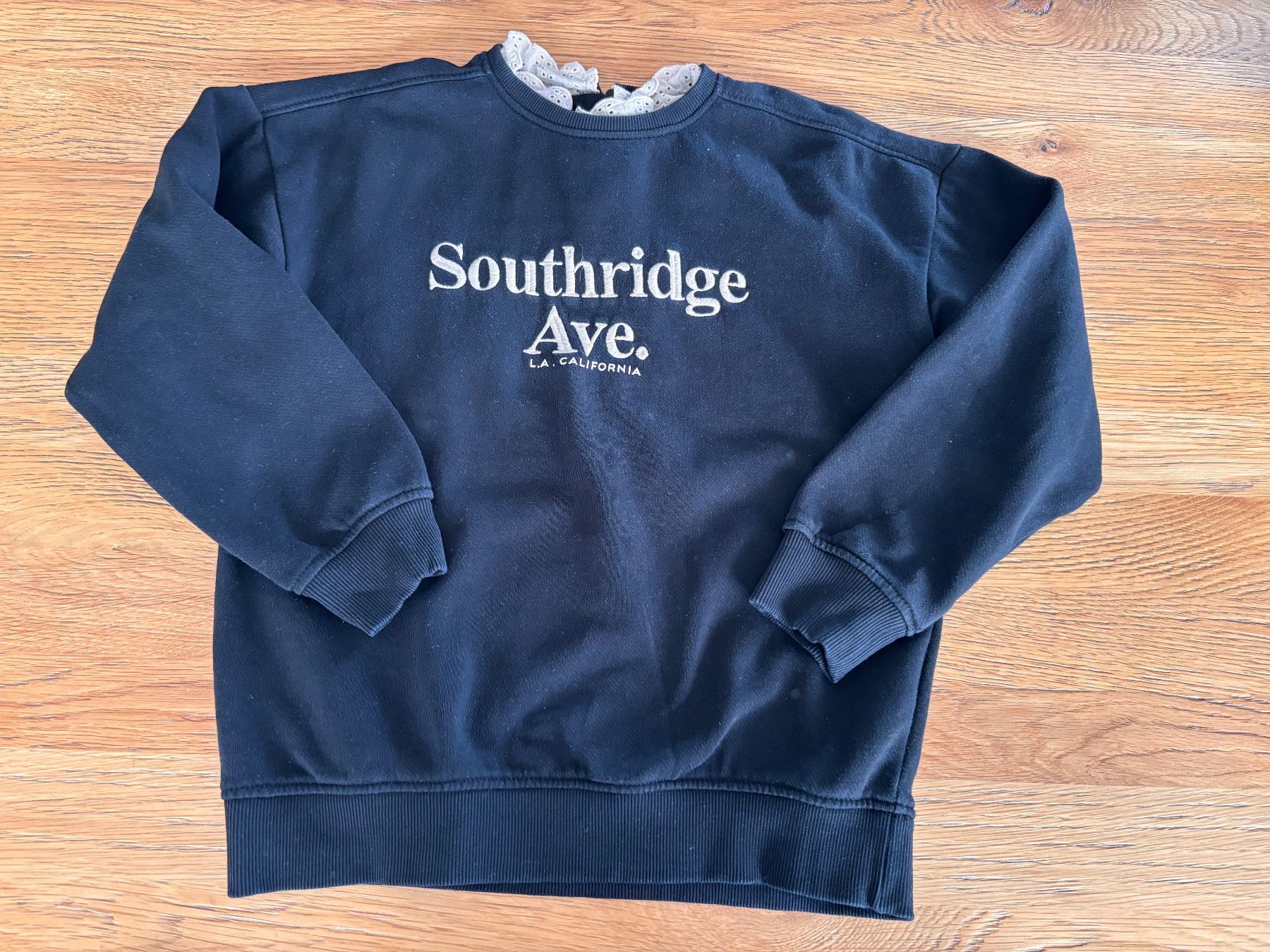 Pullover & Sweatshirts: Pull fille noir 8 ans kiabi – Gebraucht aus Bellmund von Celnog