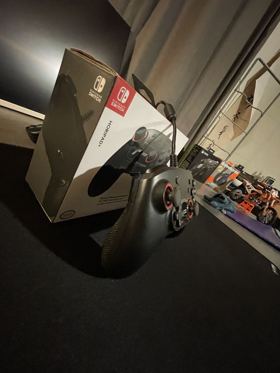 Controller: HORI HORIPAD+ Controller für Nintendo Switch – Nuovo (secondo la descrizione) da Basel venduto da Erna3 1