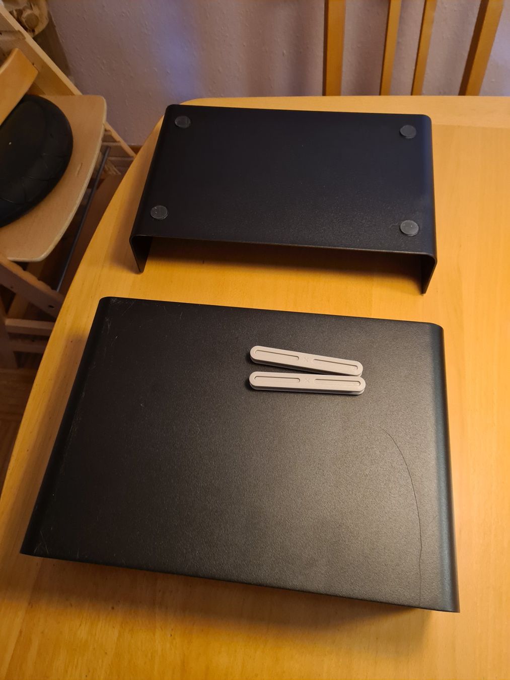 Staffa per monitor: DATAFLEX Addit Bento Rehausseur d'écran et boîte Bento – Usato da Nyon venduto da Dap_j77s 5