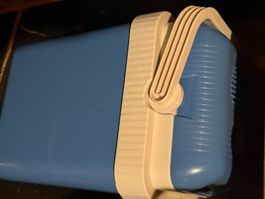 Blaue Kühlbox mit Deckel und Tragegriff – gebraucht