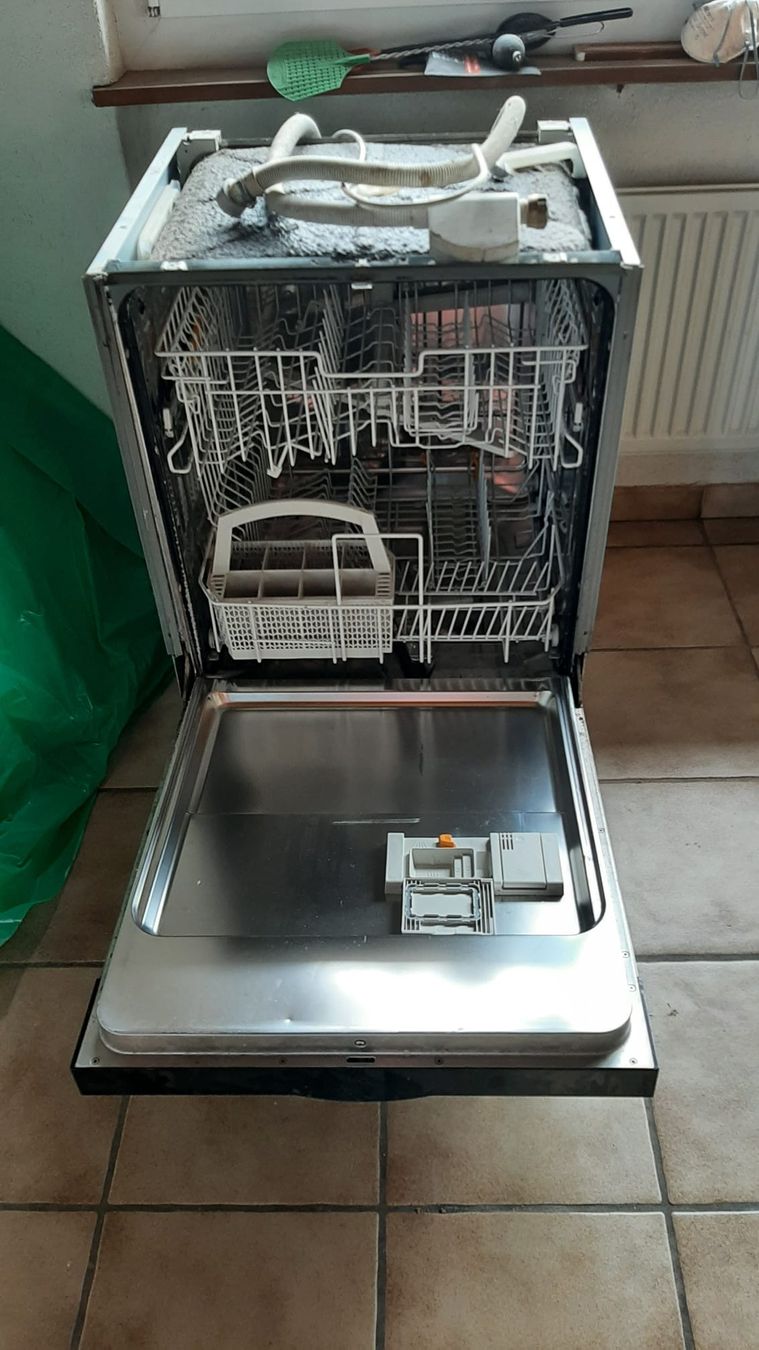 Machines à laver la vaisselle: Lave-vaisselle MIELE – D'occasion à Rossemaison par danou01 2