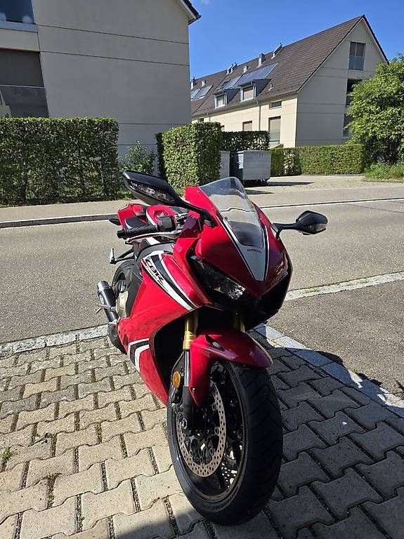 Strada: Honda CBR1000RR – Usato da Feuerthalen venduto da joe_vj22 4