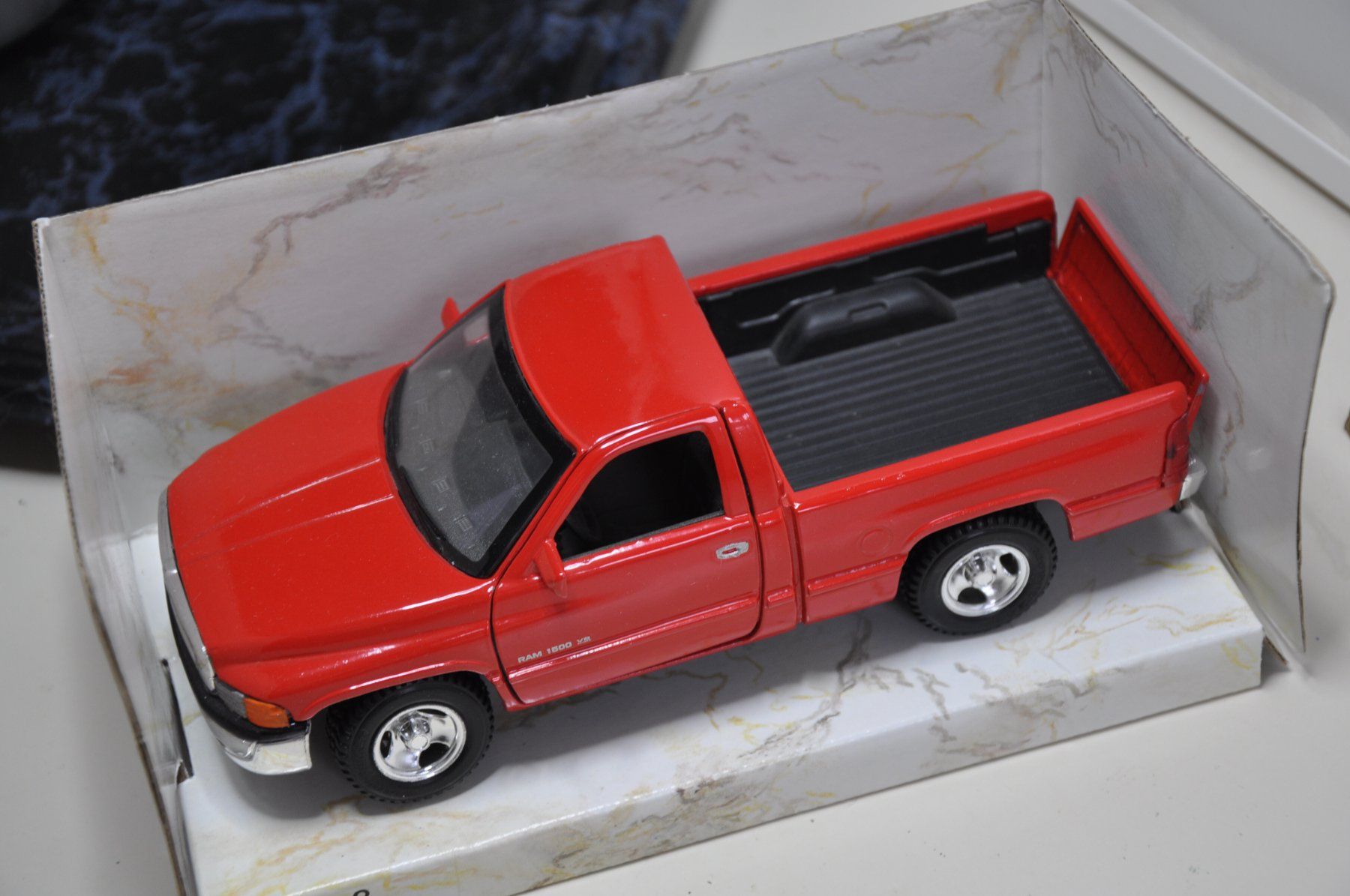 Maisto Modellini d'auto: Dodge Ram Pickup – Nuovo e nell'imballaggio originale da Ebnat-Kappel venduto da Aallerlei 1