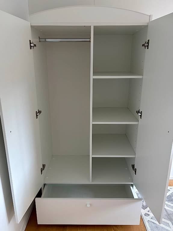 Armoires: Kinderzimmermöbel-Set  450 CHF – D'occasion à Schaffhausen par pio_5hrf 1