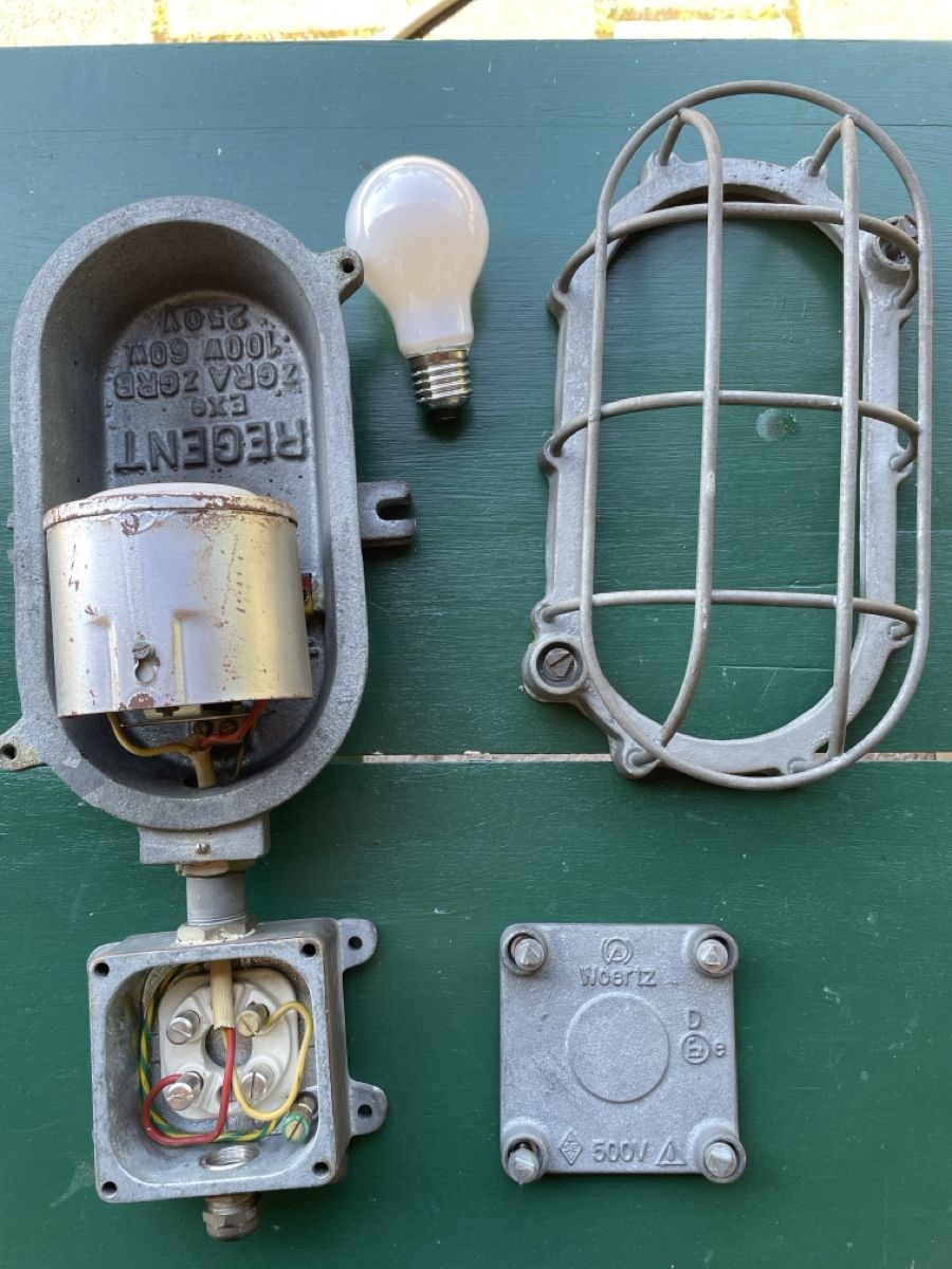 Regent Lampade: Bunkerleuchte des Herstellers REGENT. – Usato da Muhen venduto da Winterzauber02 3