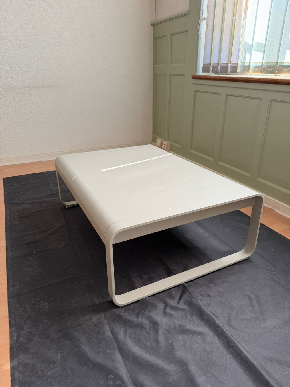 Fermob Sessel: FERMOB BELLEVIE - TABLE - OFF WHITE – Gebraucht aus Givisiez von JUJU_1998 1