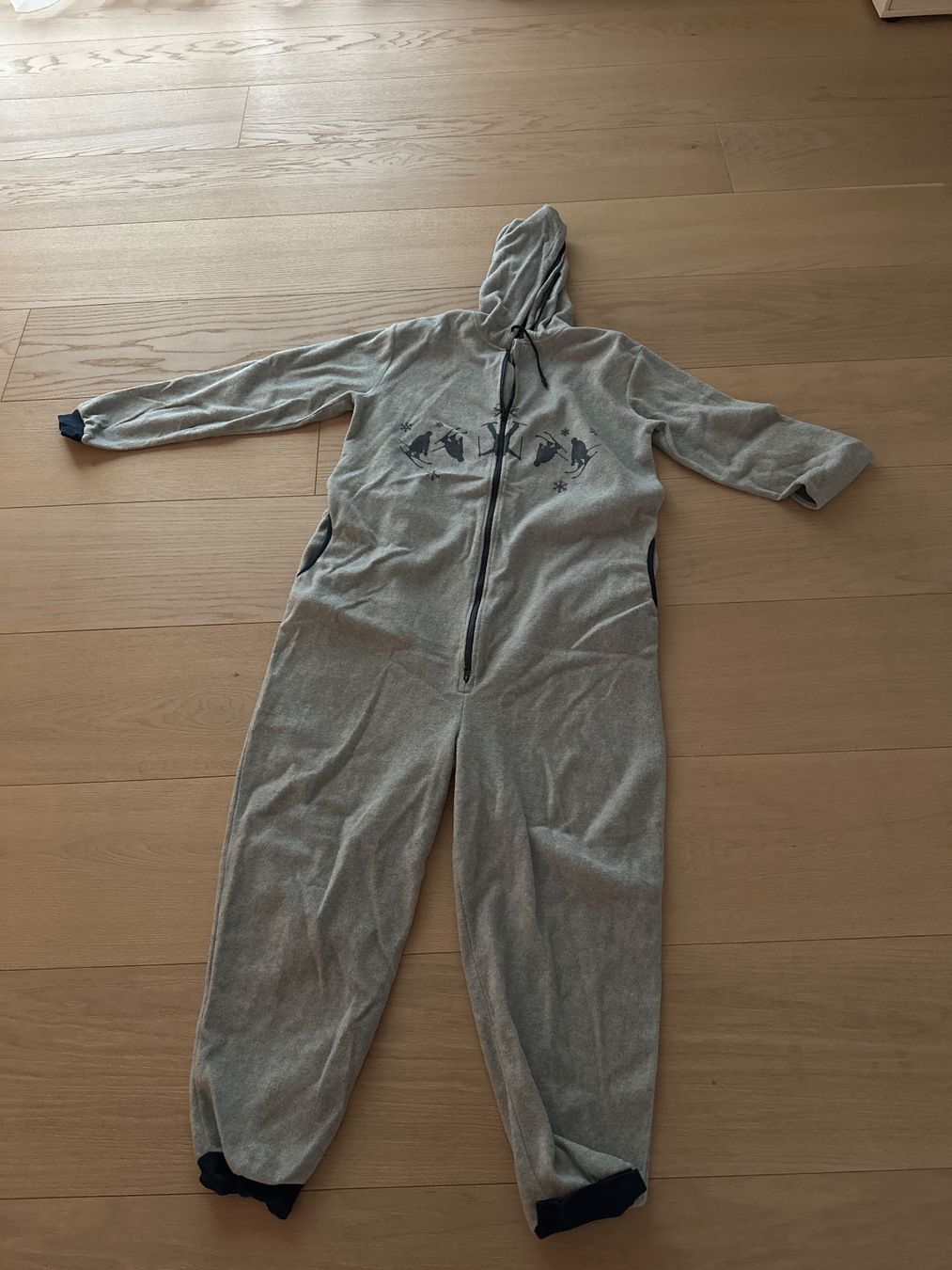 C&A Tute: Coole Pyjama-Strampler Onesie – Usato da Pfäffikon ZH venduto da bingo74