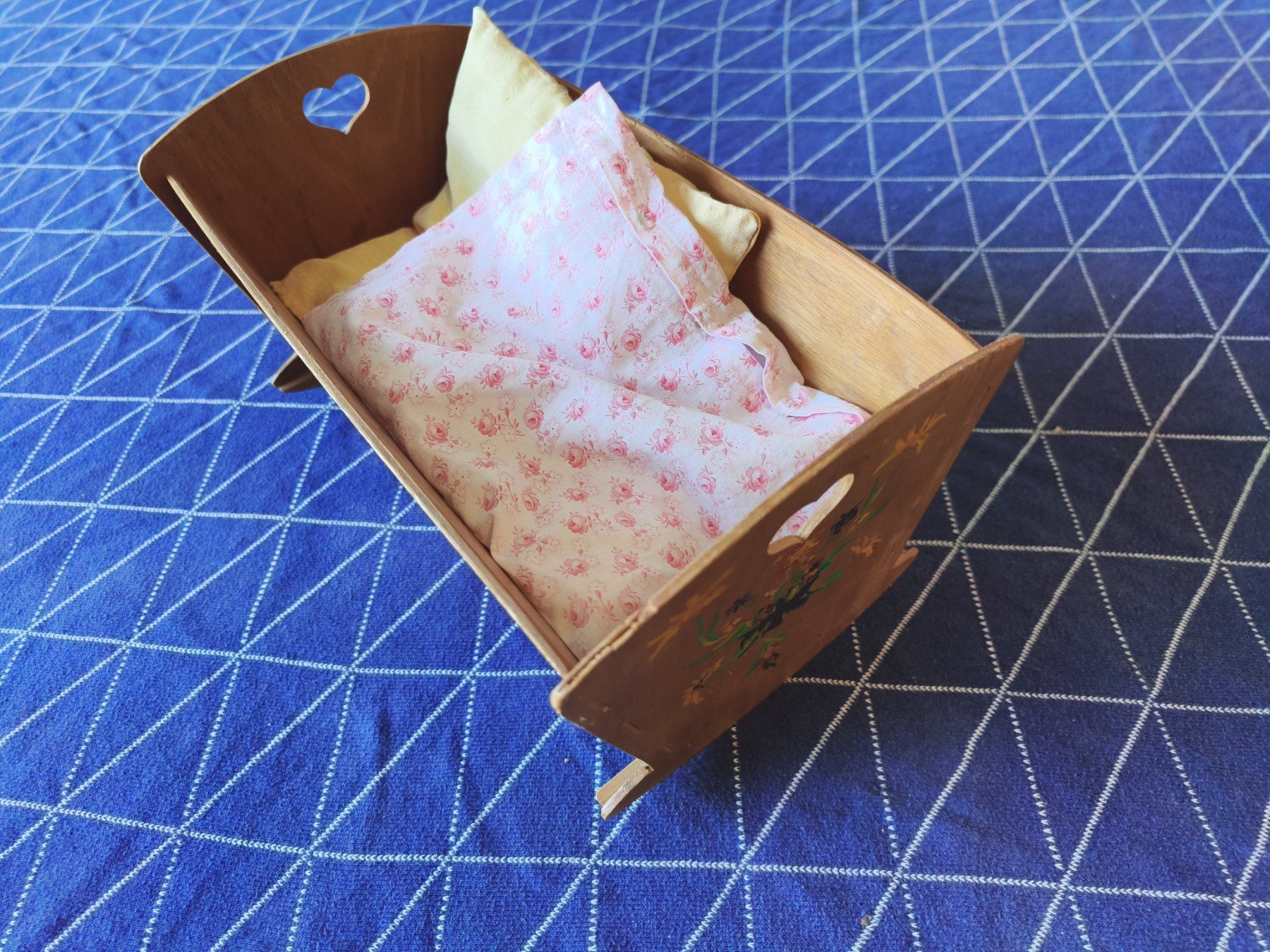 Jouets: Puppen Wiege Holz vintage – D'occasion à MUEHLAU par ibo_5c7d