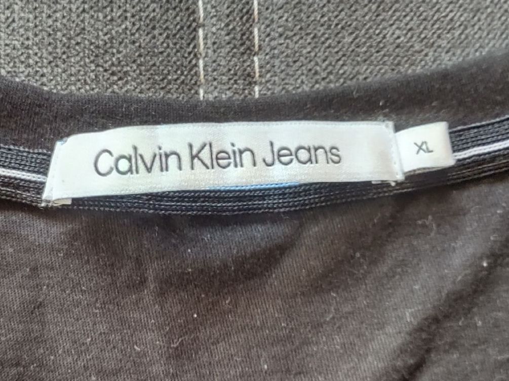 Calvin Klein T-shirt: Clavin Klein T-shirt – Usato da Cumbel venduto da anj_b8wj 2
