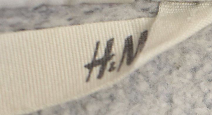 Kleiderpakete & -sets: Kinder 1x Gilet Pullover GAP, 1x Kapuzen Pullover H&M Gr.140 – Gebraucht aus Biel/Bienne von tim_pww5 8