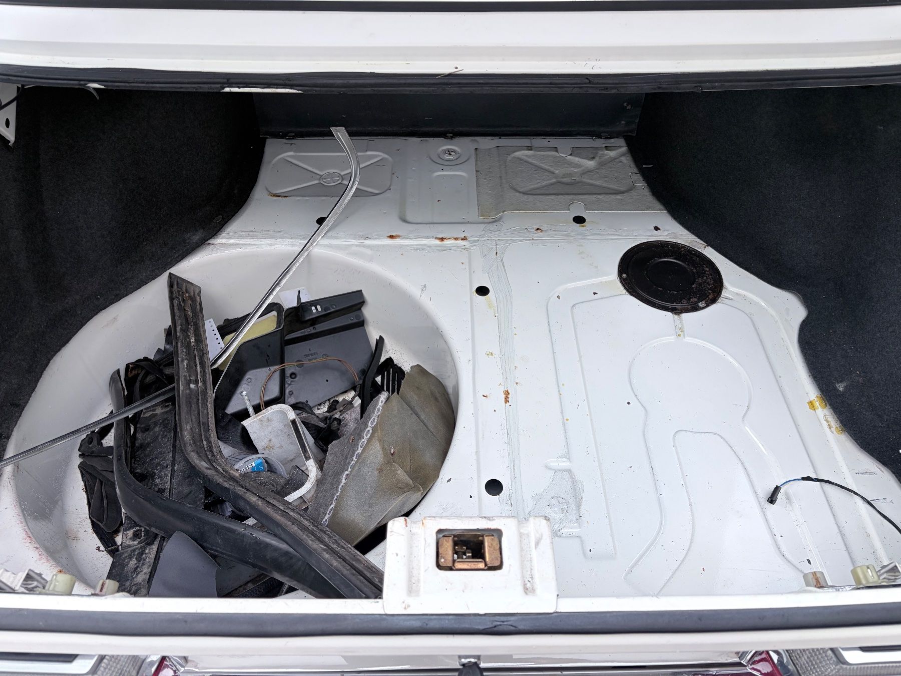 BMW Automobili: BMW E28 520i Restaurierungsprojekt ab1chf – Usato da St. Antoni venduto da ami_jcz7 7