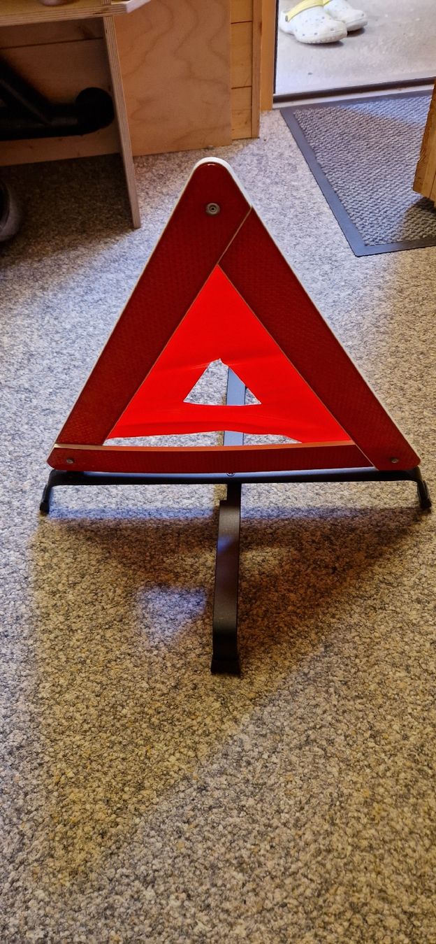 Tutti gli attrezzi: Warndreieck/Pannendreieck Reflek. klappbar mit Etui – Usato da Gasel venduto da sale65