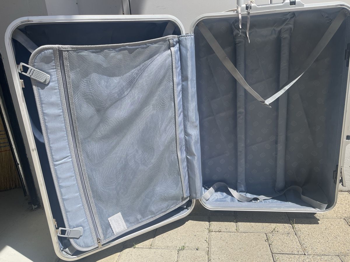 Valigie: Gebrauchter Reisekoffer goldfarbig – Usato da Steinmaur venduto da RosaliaT 1