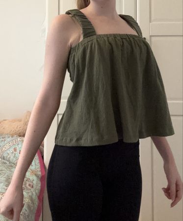 Joli top vert kaki à bretelles, taille S, idéal été