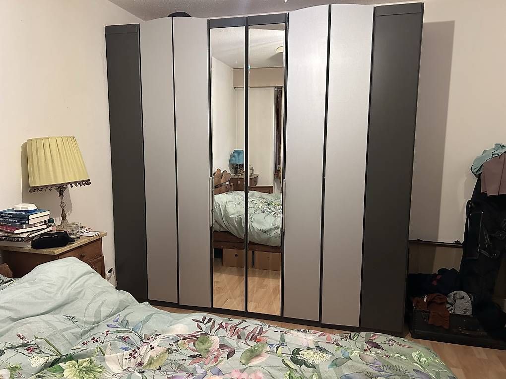 Grosser Kleiderschrank zu verschenken (Gebraucht) in Schweizersholz für CHF 1 – nur Abholung auf Ricardo kaufen