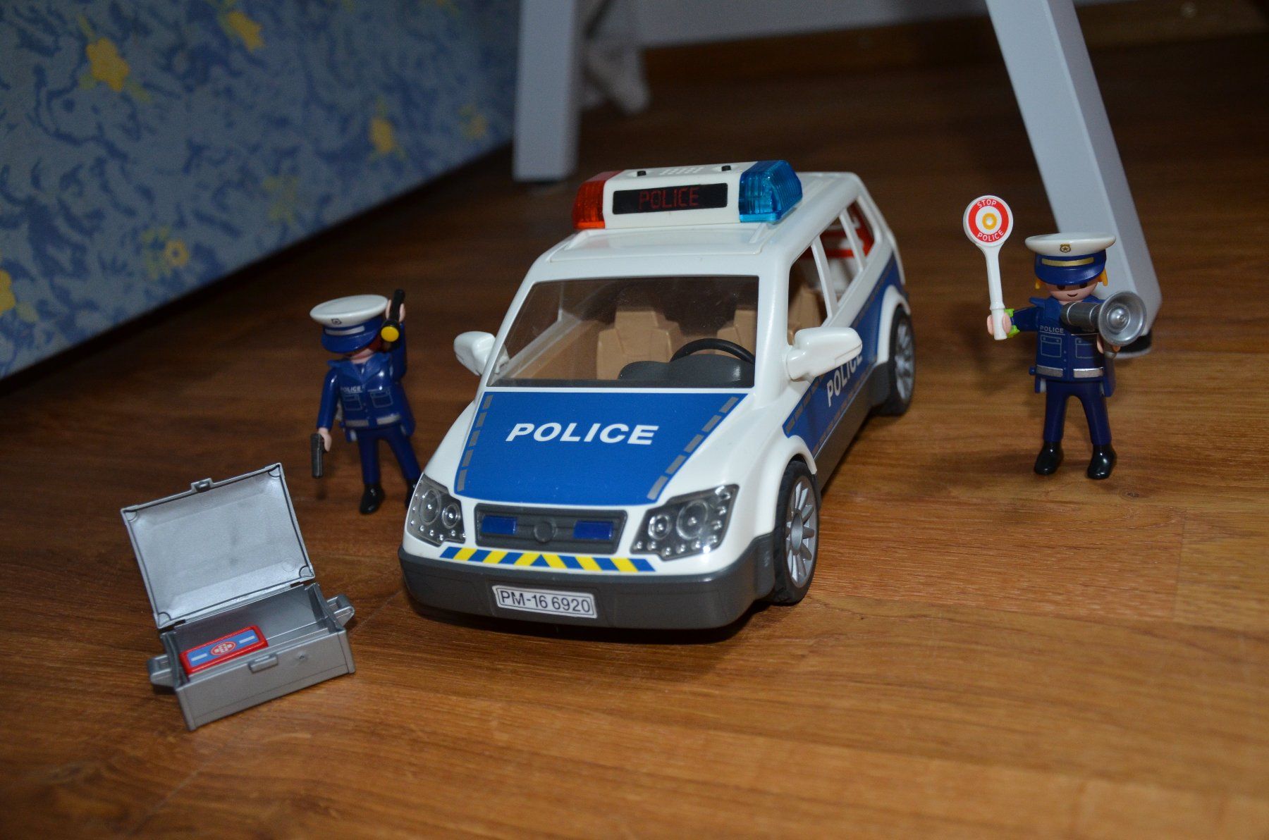 Playmobil Spielzeuge: Playmobil Polizeiauto und Polizeimotorrad – Gebraucht aus Islikon von pfigu 2