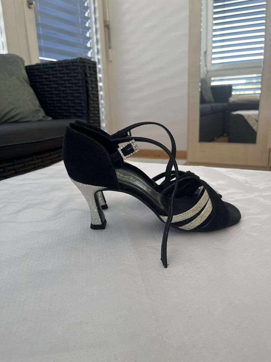 Scarpe da donna: Tanzschuhe – Usato da Bolligen venduto da candelaria 1