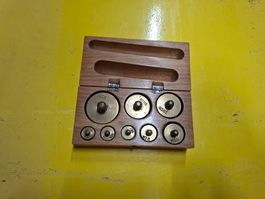 Gewichteset mit Holzkasten Messing antik