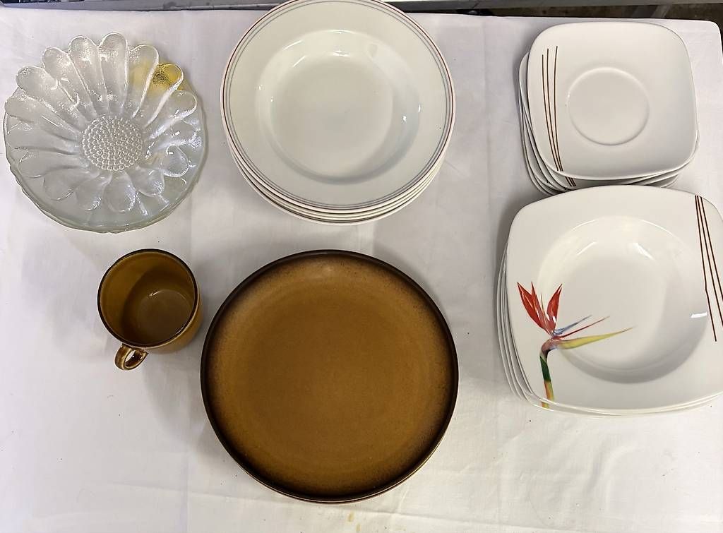 Piatti: Lot de vaisselle varié  – Usato da Bôle venduto da jes_987t