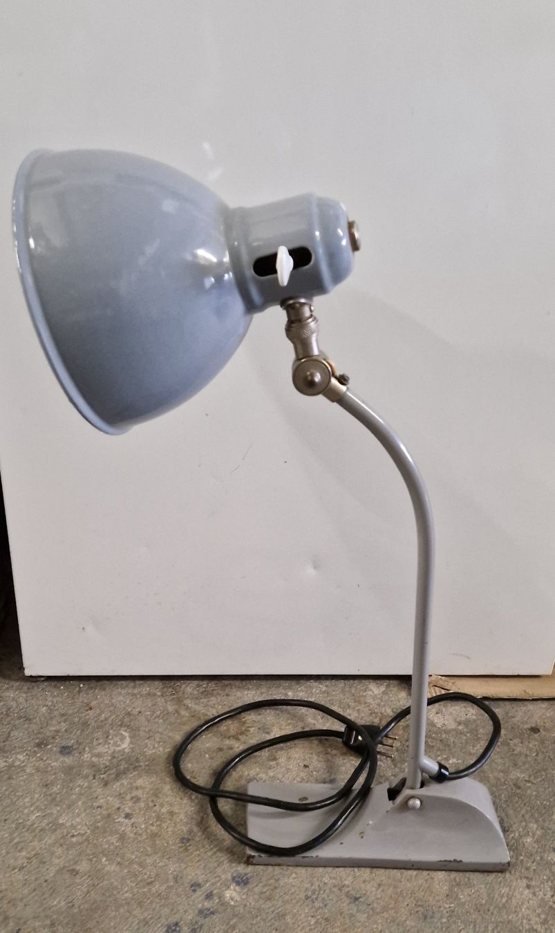 Schweizer Armee Lampade: ALTE INDUSTRIE BÜROLAMPE – Usato da Bilten venduto da Mic2022 1