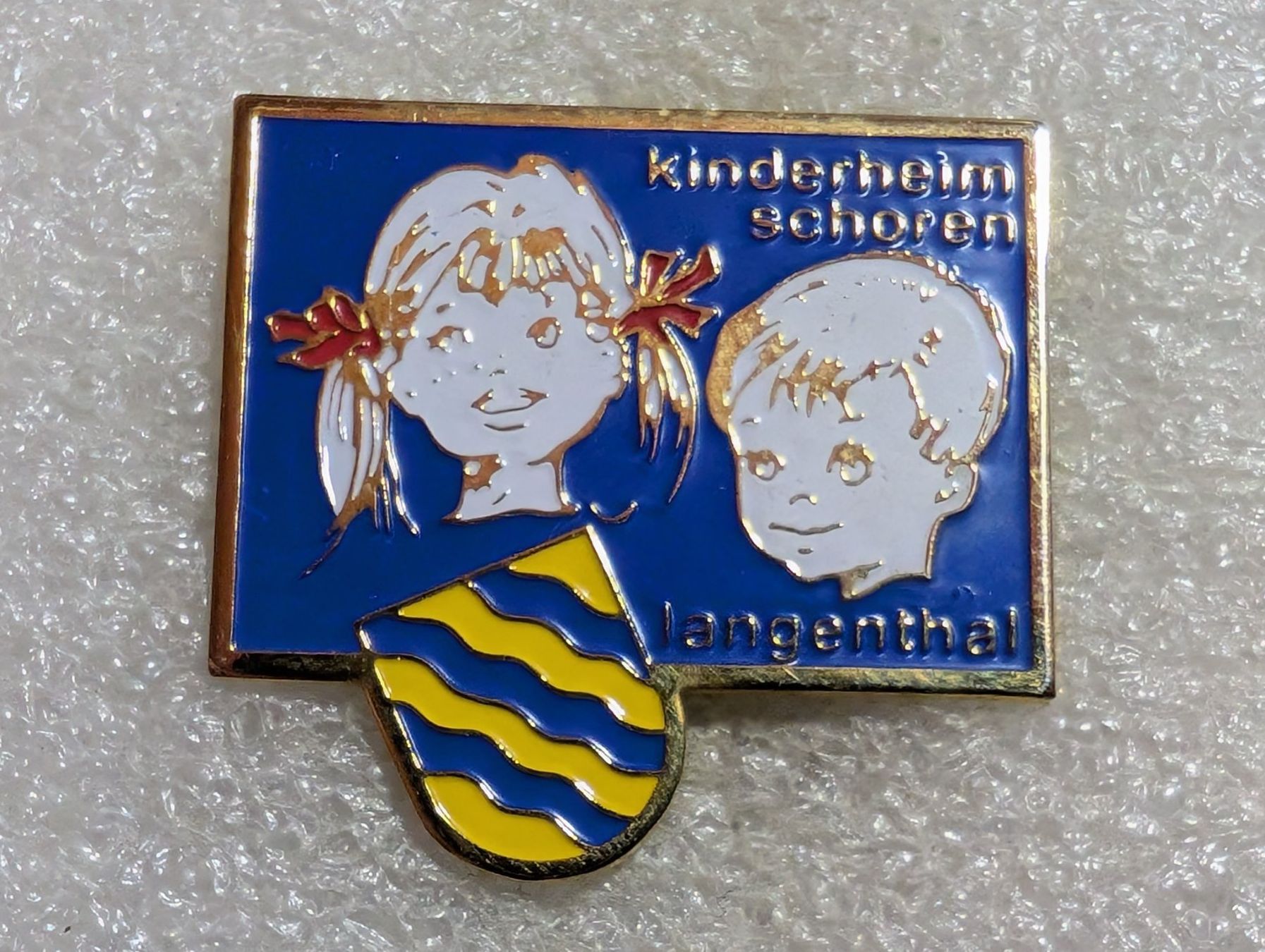 Placchette & Badge: Ansteckpin 155: Kinderheim Schoren Langenthal – Usato da Oppligen venduto da Pin-Fall-Shop