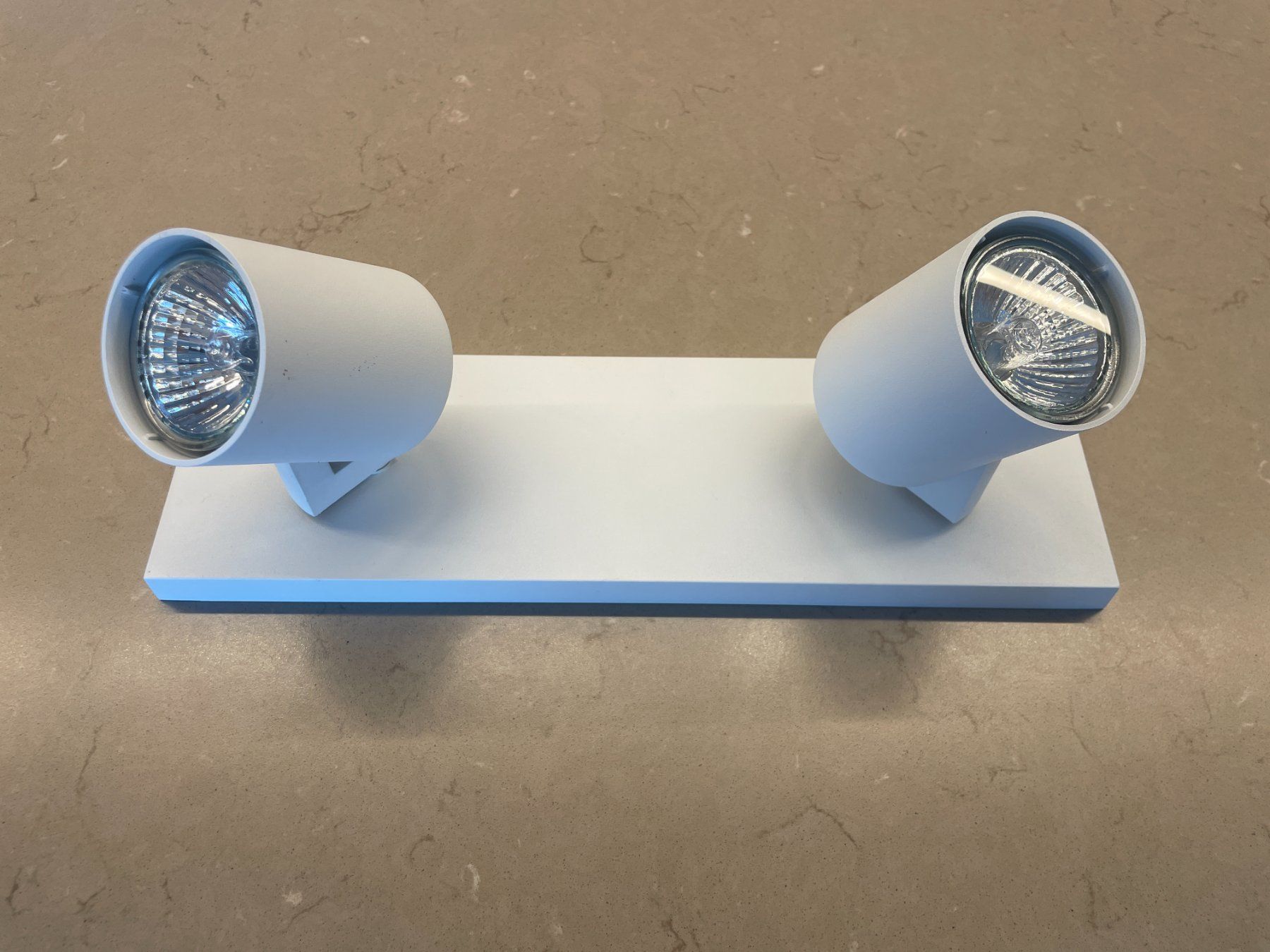 Lustres & lampes de plafonds: Massive Hiro Wand- u. Deckenstrahler 2 x 50 W – D'occasion à Kilchberg ZH par xelion