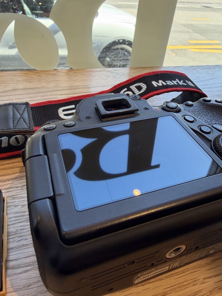 Canon Appareil photo: Spiegelreflex Canon EOS 6D Mark II – D'occasion à Bern par chiiba 3