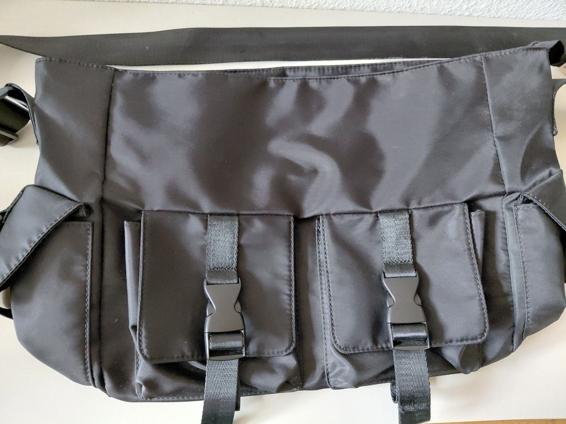Taschen: Crossbodybag schwarz gross neu – Neu (gemäss Beschreibung) aus Basel von whi_5lxt