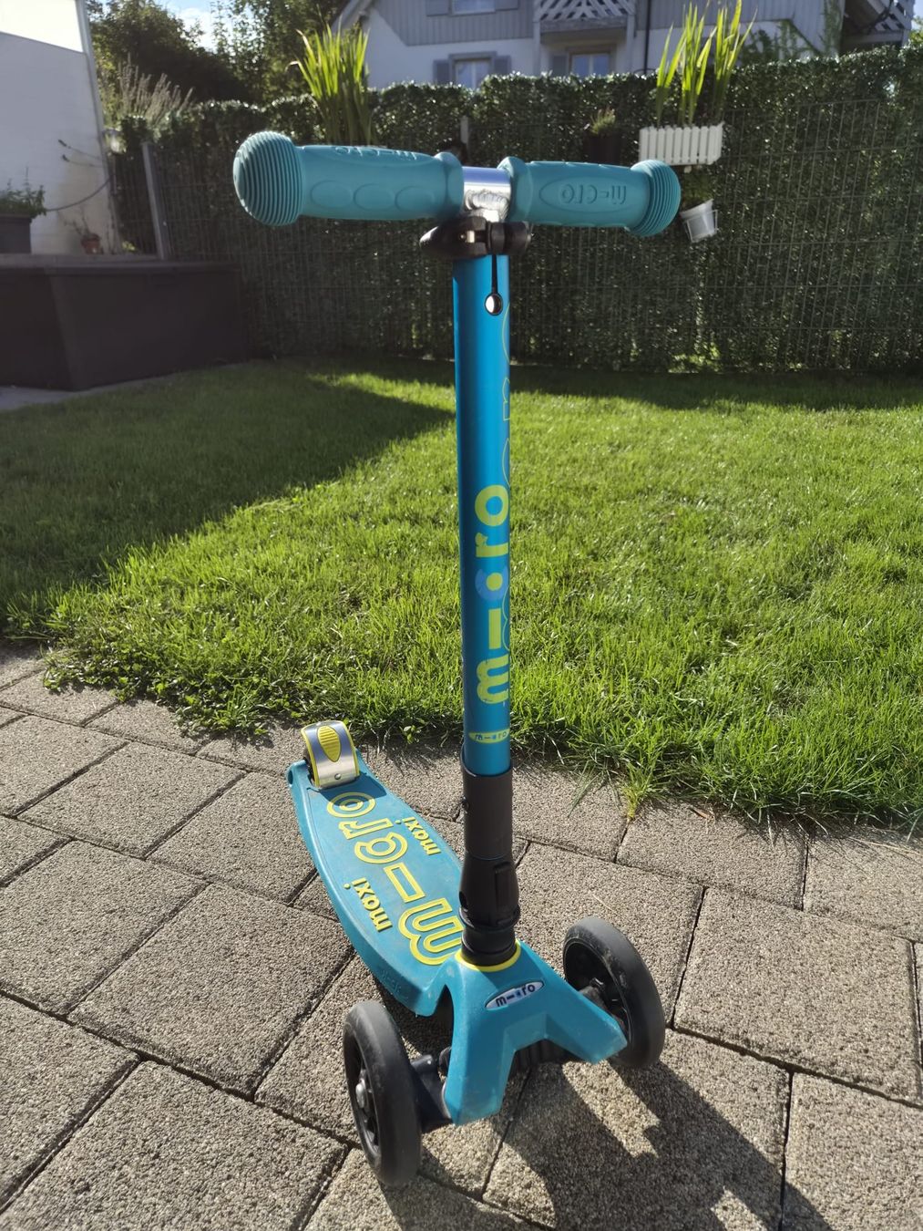 Micro Kickboard: Micro maxi deluxe – D'occasion à Remetschwil par Sotos13