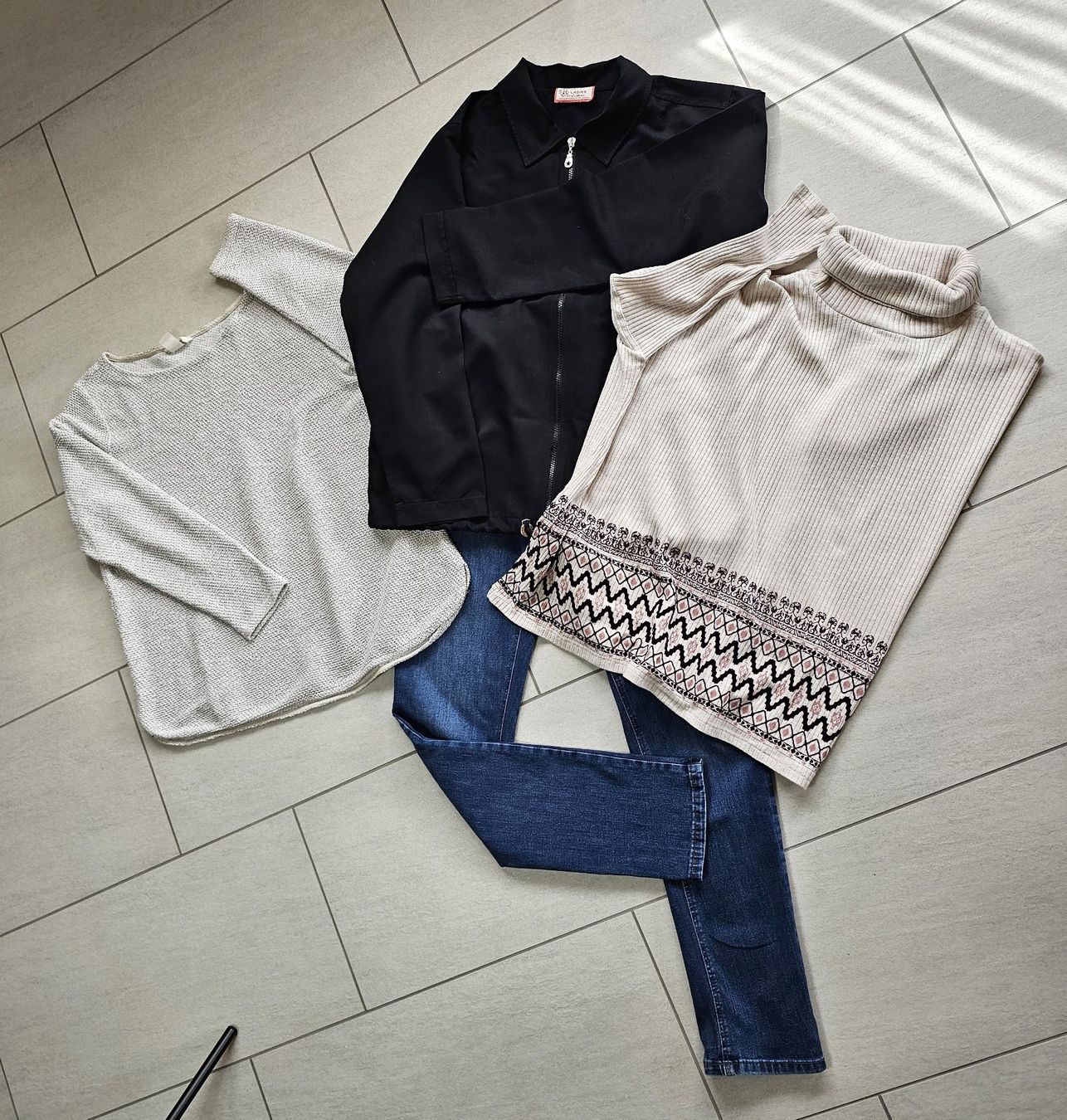 Lots de vêtements: Jeans & 3 Oberteile Grösse 40/42  L – D'occasion à Einigen par Pretorius66