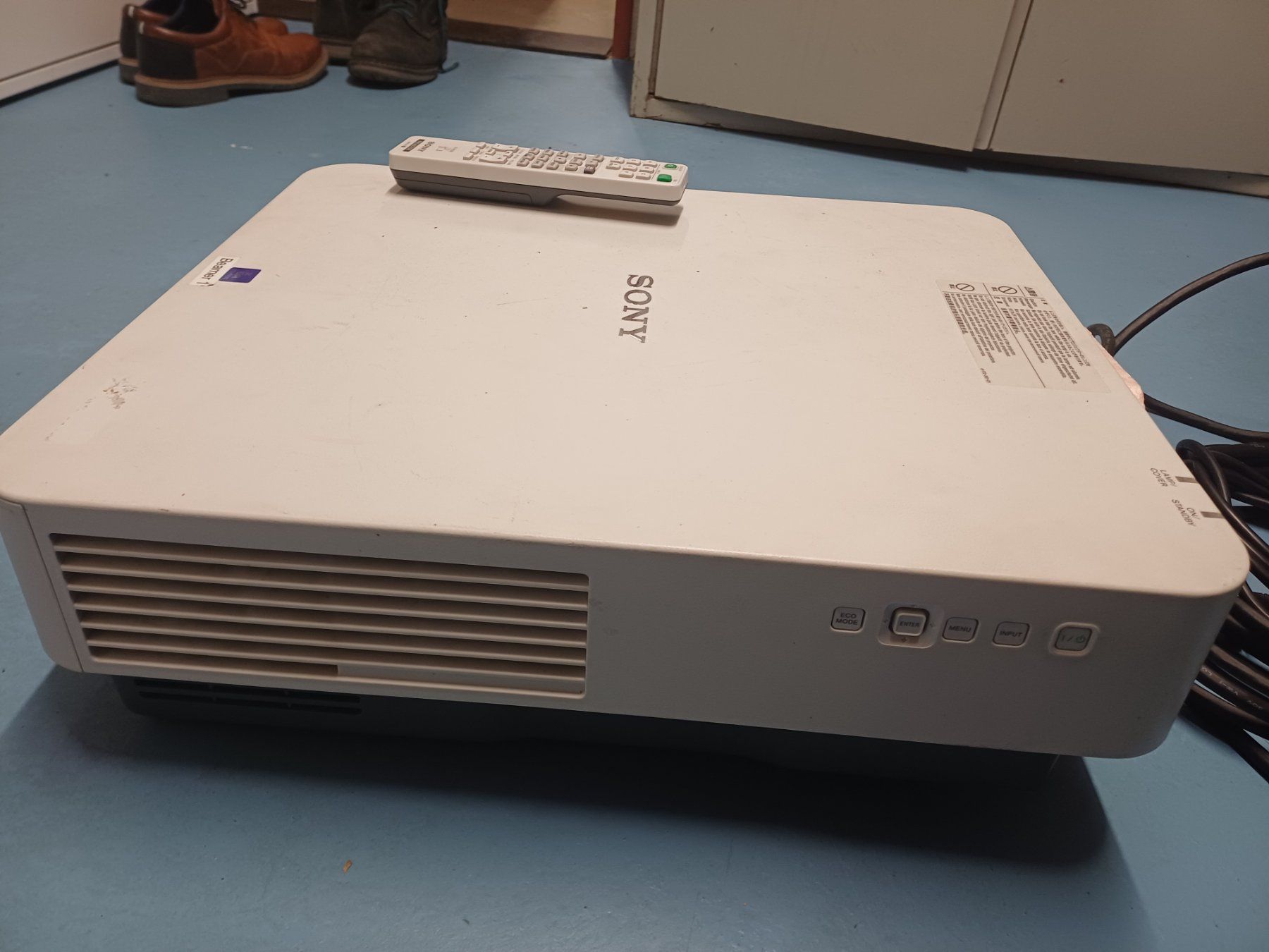 Sony Home Cinema: Groß Leinwand 4 Meter Hoch 7 Meter Lang mit Beamer – Usato da Hochdorf venduto da Kusi029 2