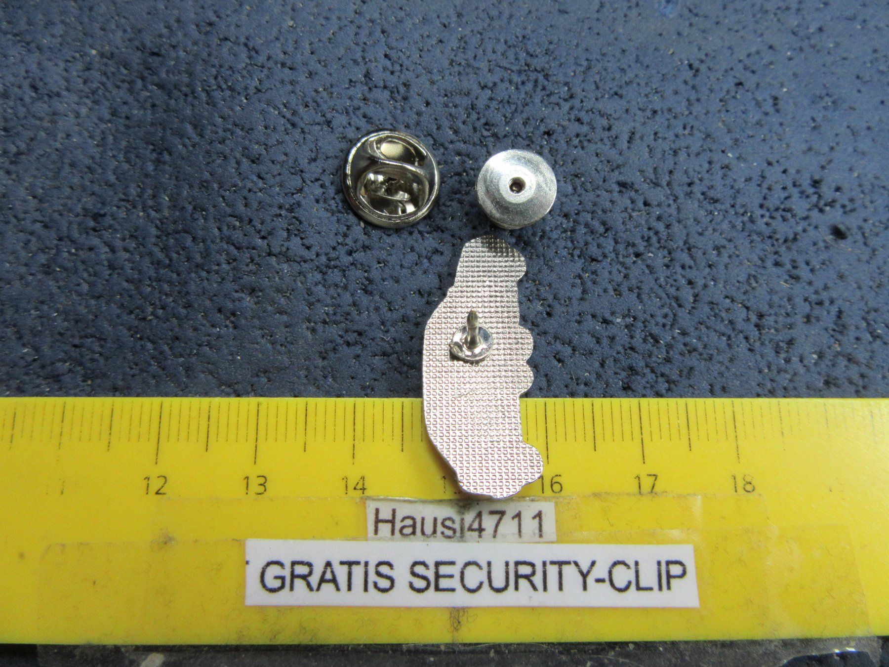Audi Placchette & Badge: AUDI A4 ROT AUTO PIN ENAMEL MIT SECURITY-CLIP – Usato da Ettingen venduto da Hausi4711 2