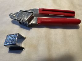 LEIFHEIT Knoblauchpresse mit 2 Einsätzen, guter Zustand!
