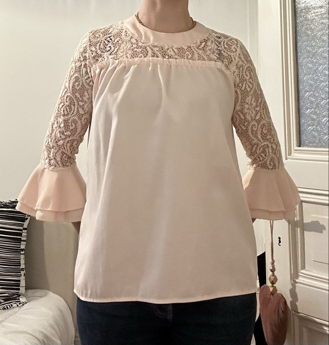 Camicette: Elegant Pink Blouse with Lace Sleeves - Size Medium – Usato da Lausanne venduto da dre_th8k