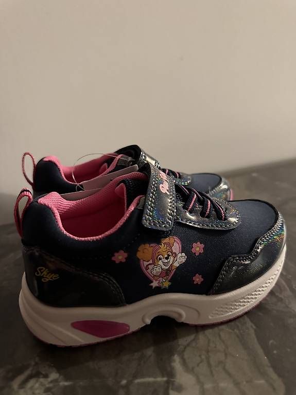 Schuhe für Mädchen: Paw Patrol Schuhe Gr.26 – Gebraucht aus Zürich von aliciasp