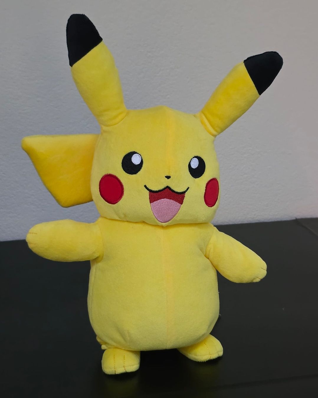 Pokémon Figuren: Pokemon Plüschtier Pikachu mit Lichtfunktion  – Gebraucht aus Rheinsulz von Dred