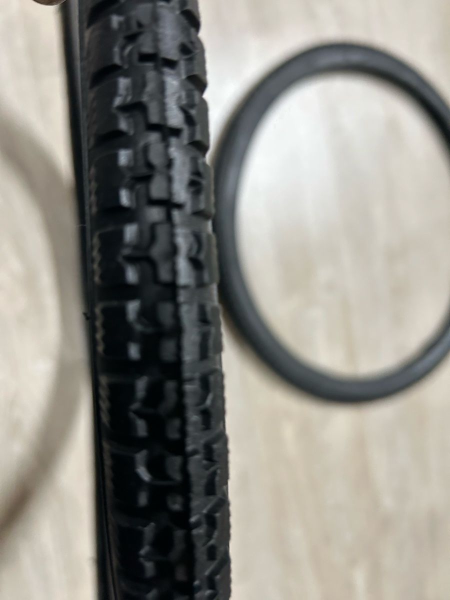 Pezzi di ricambio: Pneu zu Kindervelo / Anhänger – Nuovo (secondo la descrizione) da Erlenbach im Simmental venduto da Norija 2