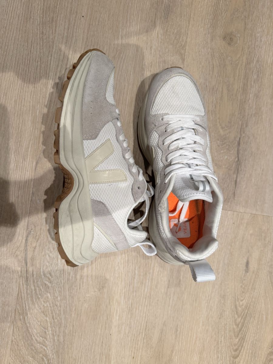 Veja Scarpe da donna: Veja Sneaker Damen, Gr. 39 weiss/beige – Usato da Altstätten SG venduto da dnys 1