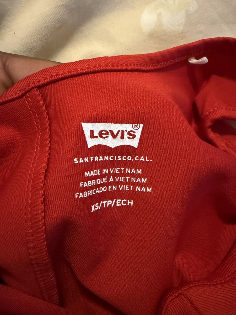 Levi's Chemisiers: Levi’s Red Bodysuit – Neuf (Voir description) à Chambésy par tiffwears7 2