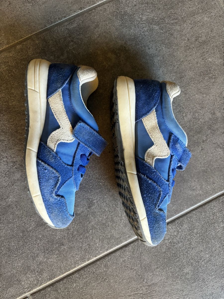 Next Scarpe per ragazzi: Schöne & gut erhaltene Sneaker in Gr. 28 – Usato da Tagelswangen venduto da Mandarine012 1