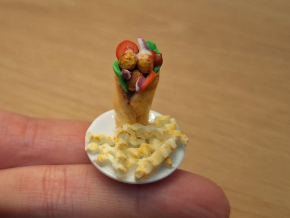 Case e mobili per bambole: Handmade Falafel Wrap mit Pommes – Nuovo (secondo la descrizione) da Zürich venduto da HandmadeTinyFood