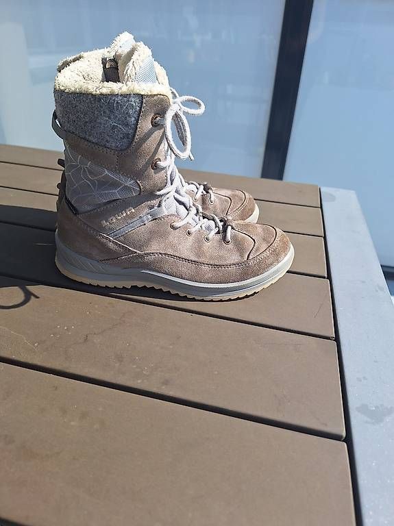 Scarpe per ragazzi: Lowa Winterschuhe Grösse 35 – Usato da Etziken venduto da v.z 1