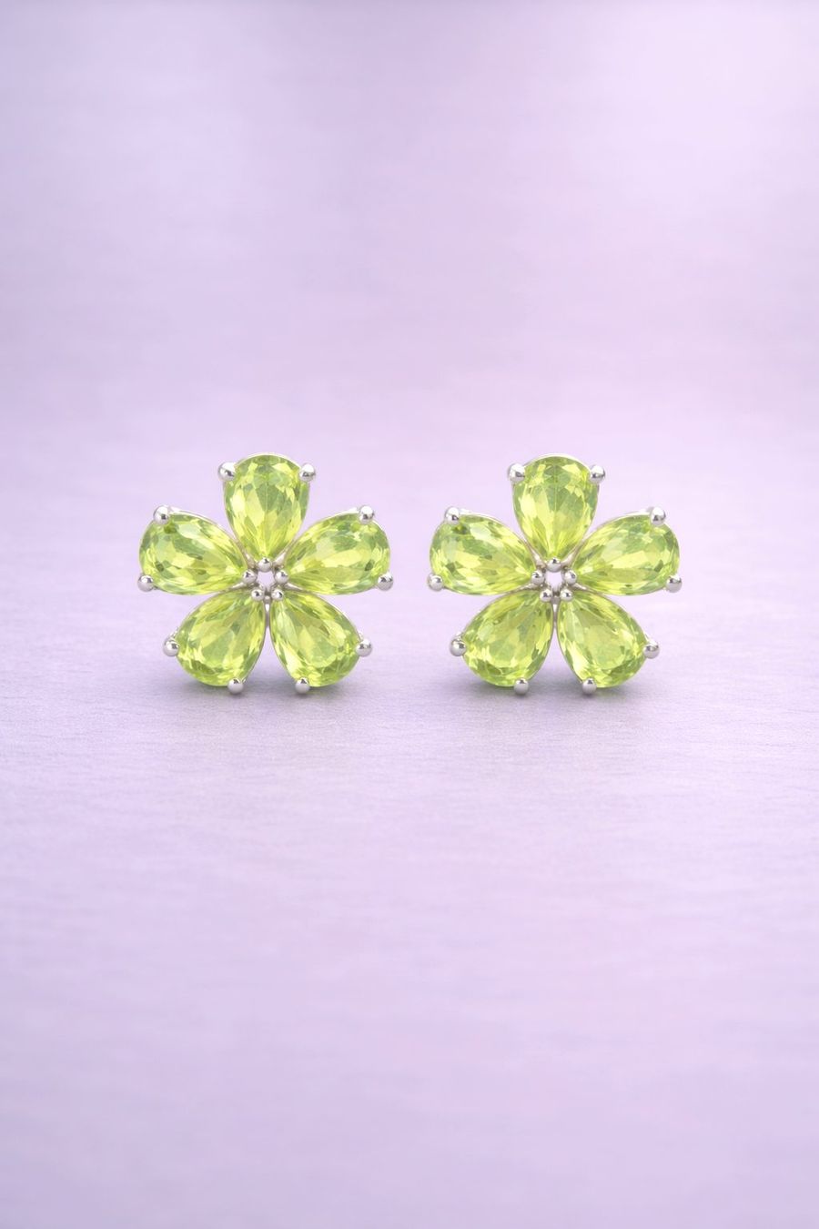 Orecchini pendenti & Orecchini a lobo: Weissgold Ohrstecker mit Edelsteinen – Nuovo e nell'imballaggio originale da Sargans venduto da Kiness