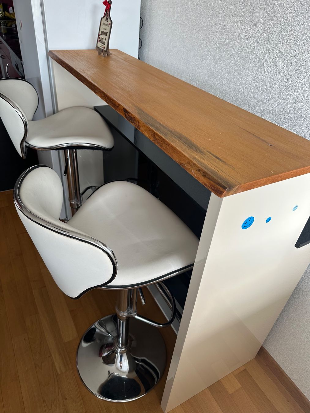 Tische: Stehtisch + 2 stuhle – Gebraucht aus Worb von Ektor 3