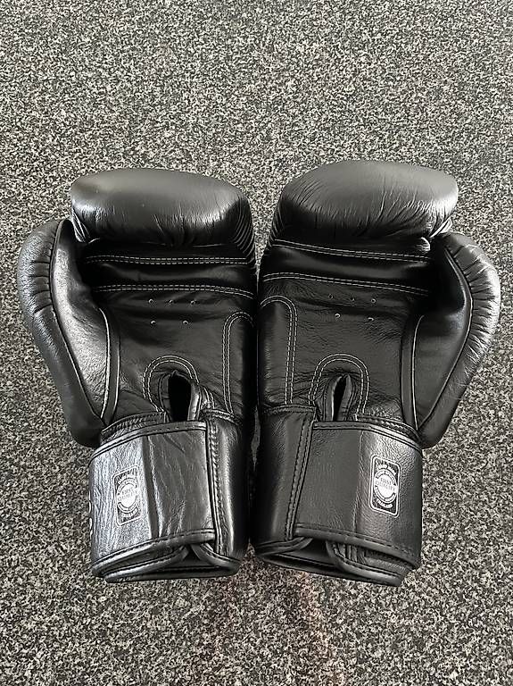 Sonstige Accessoires für Herren: Boxhandschuhe von Twins – Neu (gemäss Beschreibung) aus Hinwil von Celine_2124 1