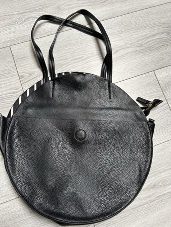 Sac rond noir avec pochette 👜