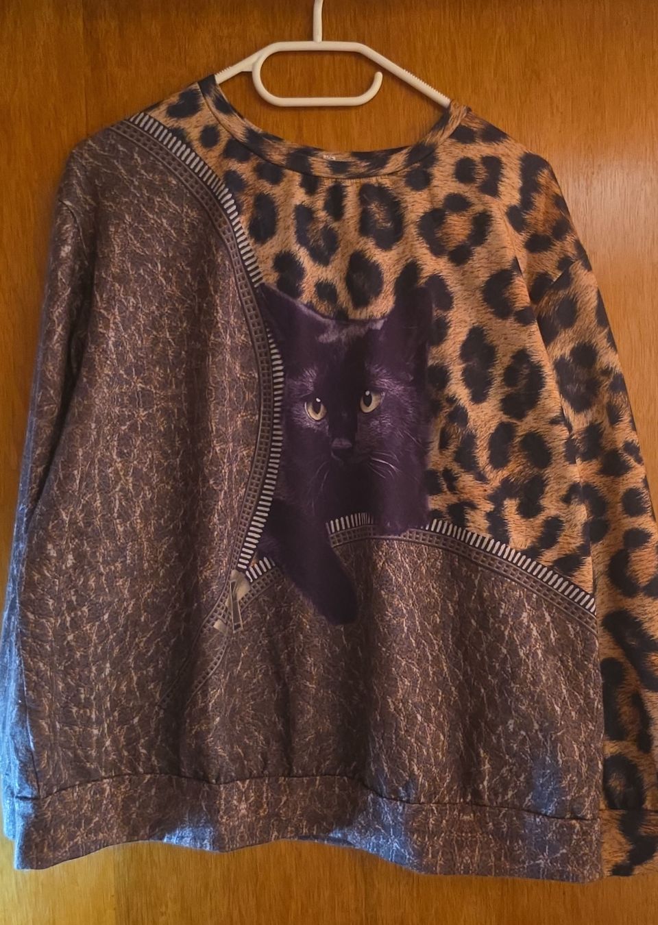 Pullover & Sweatshirts: Pull léopard chat noir taille xl – Gebraucht aus Reconvilier von mulan22
