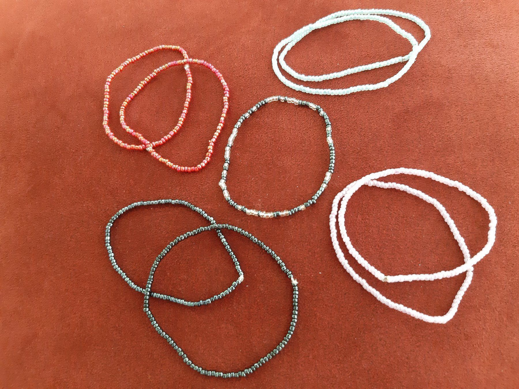 Bracciali & Braccialetti: Elastische Armbänder neu – Nuovo e nell'imballaggio originale da Schmitten FR venduto da ReniStern