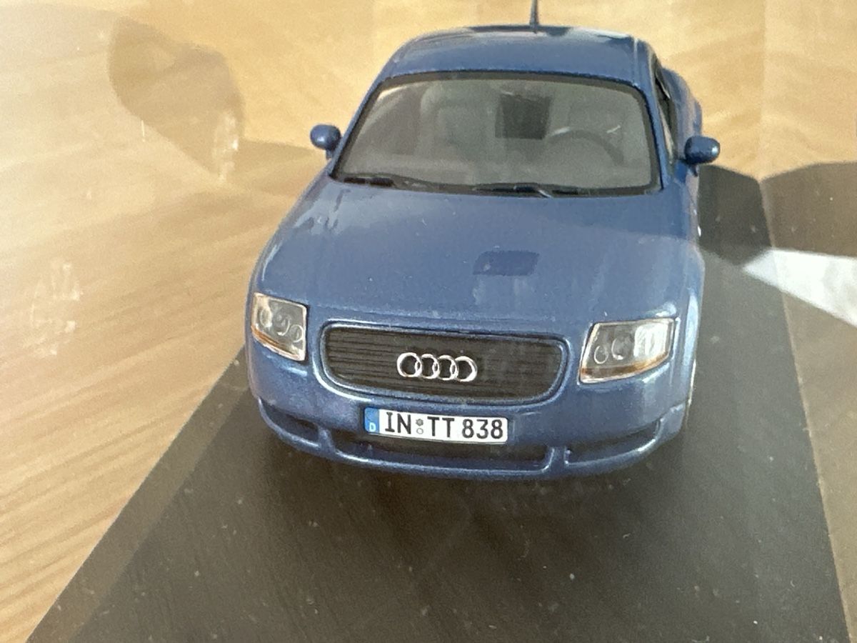 Audi Modellautos: Audi 1:43 tt mit Vitrine ab 9.- – Gebraucht aus Sennwald von HARO-Import 1